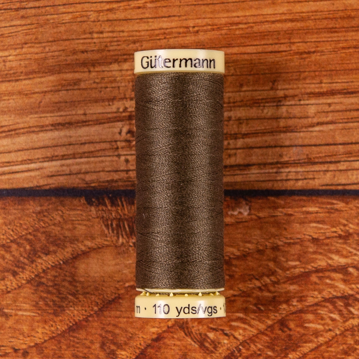 GUTERMAN THREAD 100m-COLOUR 676