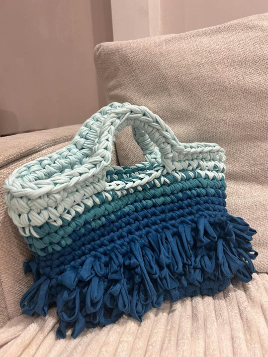 Making t-shirt yarn bags